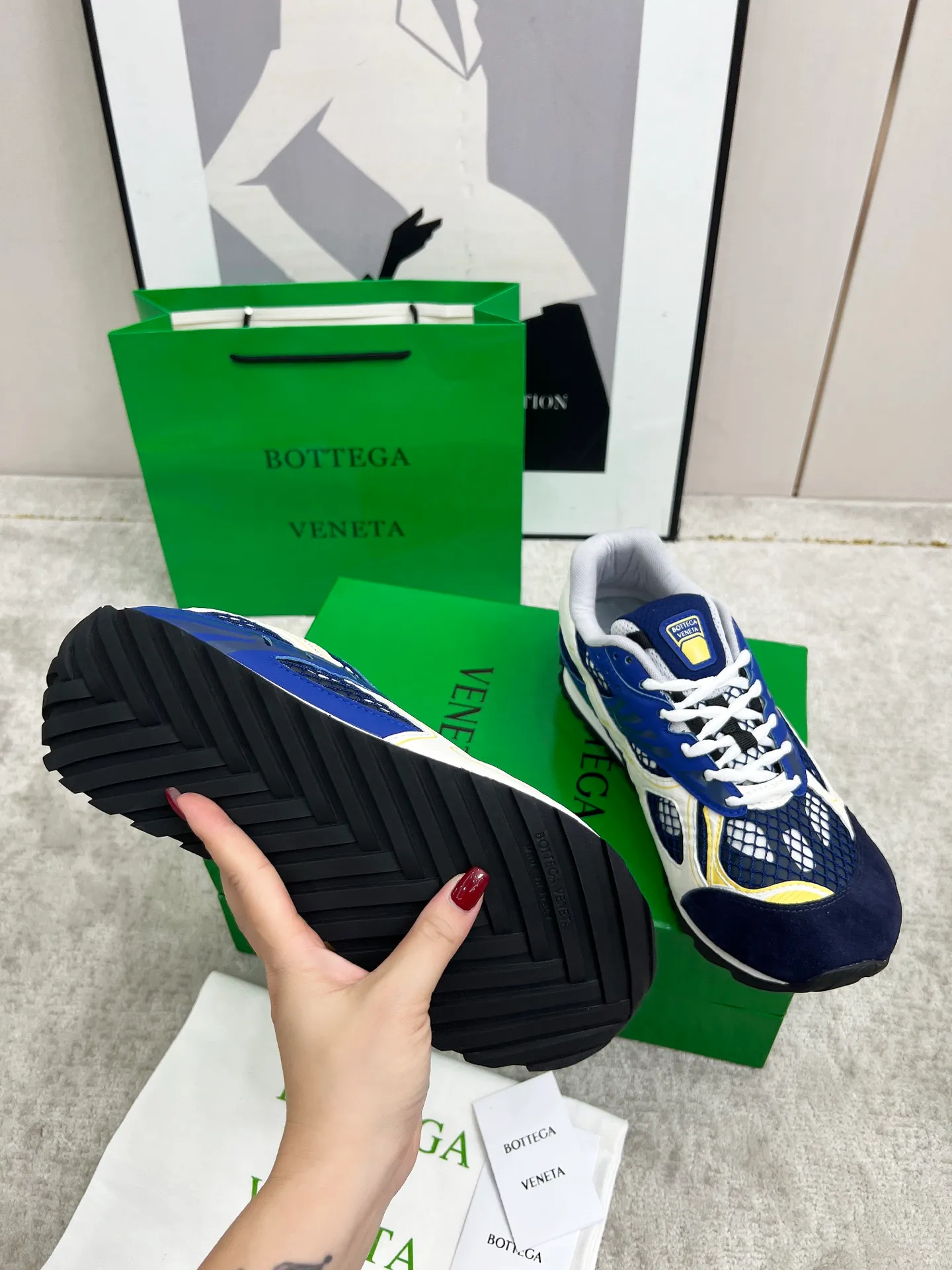 P540. Top version (couples model) Bottega Veneta Bottega Veneta 23ss autumn and winter show BV Orbit sneakers Wang Yibo's same style couples casual shoes dad shoes! Runner sneakers! Original purchase and development!  Made of original lightweight technical mesh fabric, the same as the original version! The process is complicated!  Paired with a rubber outsole designed with a geometric pattern, the high version of the Wang Zha series is actually much taller, but the legs still look slim. Very nice. Durable and playable, standard and version-matching shoe package technology, look for high-end versions. The original outsole is exclusively molded, and the color-blocked TPU outsole is used. The material and weight are the same as the original!  Size: #Female 35-41 (40 and 41 customized sizes are non-refundable) Male 39-45 (45 size customized are non-returnable and exchangeable)
